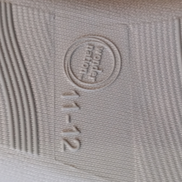 Wonder Nation Grey Kids Shark Slippers Size 11-12 - Picture 6 of 10